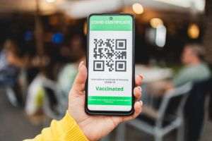 Cehia ridică obligativitatea prezentării certificatului de vaccinare