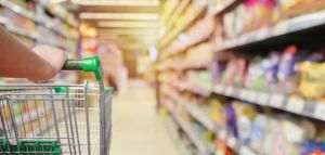 Accesul în magazinele alimentare situate în centre comerciale, permis tuturor persoanelor cu respectarea unor condiţii