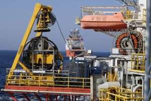 OPEC+ continuă să majoreze producţia de ţiţei în ţinta de 400.000 de barili/zi