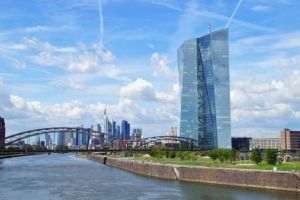CE îndeamnă băncile europene să se pregătească pentru posibilele consecinţe ale tensiunilor geopolitice