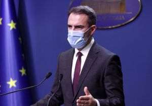 Purtătorul de cuvânt al Executivului, Dan Cărbunaru a spus că principalul obiectiv al acestui program este "acela de a contribui la prevenirea excluziunii sociale, abandonului şcolar şi de a îmbunătăţi performanţele şcolare".