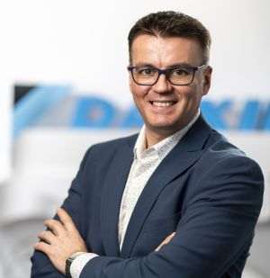 Daikin extinde gama de produse Bluevolution, cu noul R-32 Small Inverter Chiller