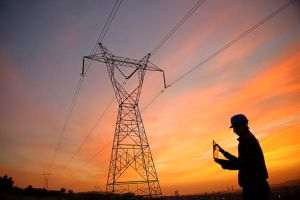 Furnizorii de energie nu mai pot face protecţie socială în locul statului