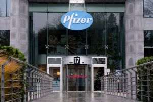 Pfizer îşi va menţine livrările de medicamente în Rusia