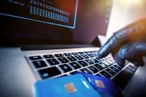Băncile, asigurătorii şi fintech-urile cheltuiesc până la 2,5% din veniturile lor anuale pentru prevenirea fraudelor financiare