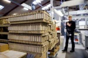 Grupul VELUX renunţă aproape în totalitate la plasticul din ambalajele ferestrelor de mansardă