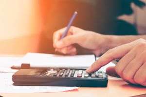 Ziua Educaţiei Financiare, un demers binevenit atât pentru consumatori, cât şi pentru pieţe