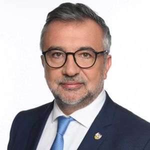 Ministrul Culturii s-a ales cu o moţiune simplă