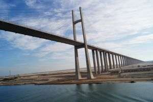 Transportul maritim prin Canalul Suez - vital pentru statele riverane Mării Negre