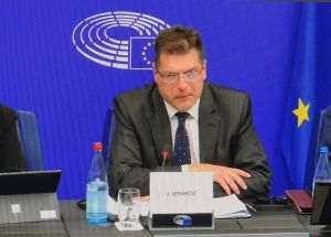 Janez Lenarcic (Sursă foto: Twitter/https://twitter.com/JanezLenarcic/status/1511060660188327943/photo/1)