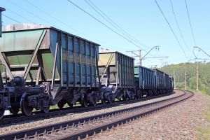 Mii de vagoane încărcate cu marfă sunt blocate la graniţa Ucrainei cu Polonia