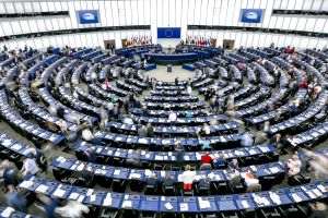 Parlamentul European cere embargo total şi imediat pe importurile de petrol, cărbune şi gaze din Rusia