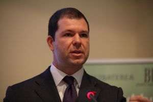 Bogdan Drăgoi, sancţionat de CNCD pentru xenofobie, nu are ce căuta la conducerea SIF Banat Crişana