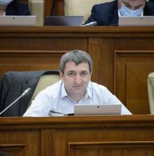 Carp Lilian, preşedintele Comisiei securitate naţională (Sursa foto: www.facebook.com/ Carl Lilian)