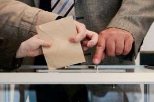 Exit Poll: Emmanuel Macron şi Marine Le Pen, în turul al doilea al prezidenţialelor