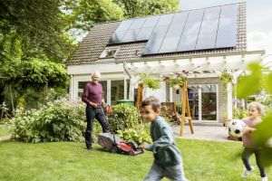 Panourile fotovoltaice, soluţia "verde" pentru facturi mai mici cu 90%