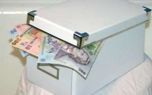 Companiile revin la primele în bani de sărbători