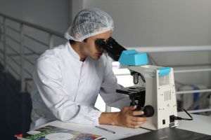 China a detectat primul caz de gripă aviară H3N8 la om