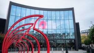 Vodafone negociază o fuziune cu Three UK