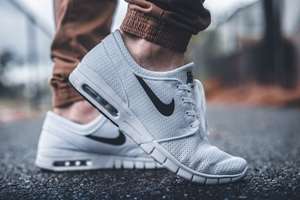 Nike îşi suspendă vânzările în magazinele partenere din Rusia