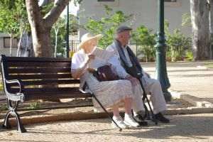 Un ceai de tei de la BNR pentru viitorii pensionari