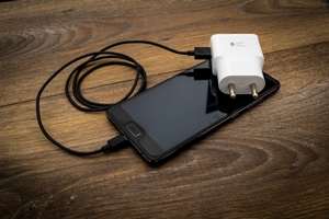 UE urmează să impună un încărcător unic de smartphone cu un port USB-C