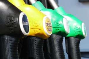 Autorităţile britanice vor investiga dacă reducerea taxelor pe carburanţi a fost transferată consumatorilor