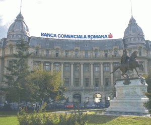 Banca Comercială Română, gestionează active de peste 17,1 miliarde de euro şi dispune de o reţea de 643 de unităţi de retail.