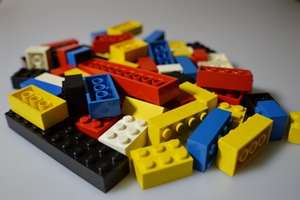 Lego investeşte peste un miliard de dolari în SUA