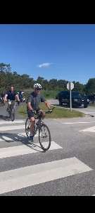 Joe Biden a căzut de pe bicicletă în timpul unei plimbări