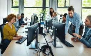 Microsoft caută peste 350 de specialişti IT pentru echipele Microsoft Development Center