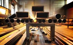 Vimetco Extrusion a finalizat prima bară extrudată într-o nouă linie automată pentru profile din aluminiu