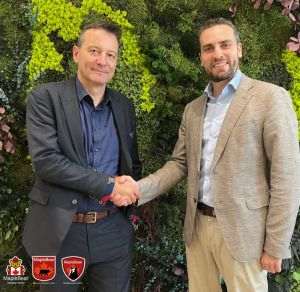 Luc Albinski, Executive Chairman of Vantage Capital şi Yann Bidan, General Manager al Maple Bear CEE
