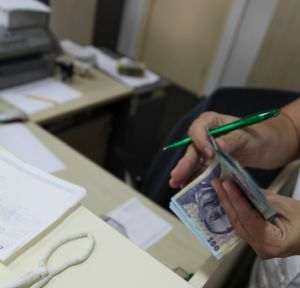 Guvernul a aprobat suspendarea plăţii ratelor bancare pentru o perioadă de maximum nouă luni