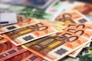 Euro a ajuns mai slab decât francul elveţian