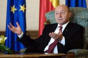 "Traian Băsescu - colaborator al fostei Securităţi, pe baza unor note olografe din dosarele unor colegi"