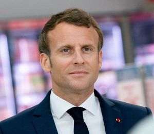 Preşedintele Macron remaniază guvernul