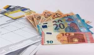 Euro - la cel mai redus curs al ultimilor 20 de ani, faţă de dolar