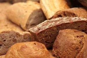 Aproape jumătate dintre britanici au redus achiziţiile de alimente pe măsură ce preţurile au crescut