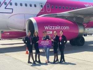 Wizz Air angajează în ţara noastră 100 de însoţitori de zbor şi face recrutări în mai multe oraşe