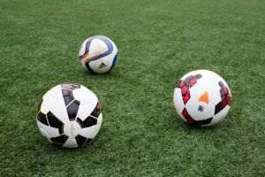 Noua ediţie a campionatului naţional de fotbal debutează azi