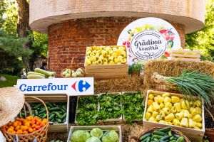 Carrefour a încheiat două noi parteneriate cu cooperative de producători locali