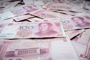 Tranzacţiile cu yuani le-au depăşit pentru prima oară pe cele cu euro