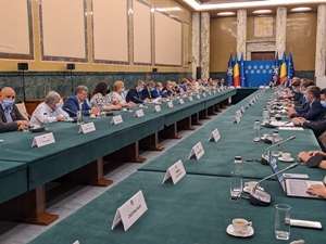 Premierul Nicolae Ciucă s-a întâlnit cu reprezentanţii CNIPMMR