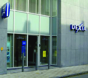 "Dexia" vrea să realizeze economii de 600 de miliarde de euro (15% din costuri) în următorii trei ani, şi a anunţat deja 900 de disponibilizări pentru 2009.