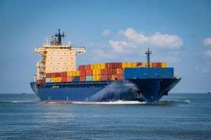 Piaţa globală a mărfurilor, sub presiune în 2022-2023
