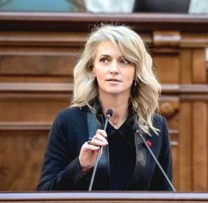 "Votată sau nevotată, exercit atribuţiile preşedintelui Senatului României conform Constituţiei"