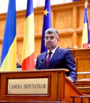 Marcel Ciolacu: "Avem trei soluţii pe care le vom detalia în şedinţa de coaliţie de săptămâna aceasta. Cea mai mare urgenţă este să găsim soluţii pe zona de energie, predictibile pe o perioada mai lungă de timp, minimum până în anul 2025. Mai putem veni pe zona casnică cu o reglementare pe un an, pentru că în acest moment preţul la energie este suportabil". (Sursa foto: Facebook.com / Marcel Ciolacu)