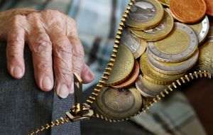 Deficitul de la bugetul de pensii încaieră clasa politică