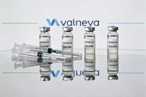 Valneva şi-a redus ieri estimările referitoare la venituri din cauza cererii mai mici de vaccinuri împotriva Covid-19